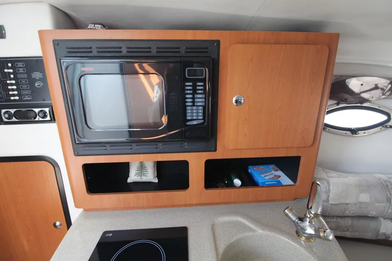 Slide: The Image of Crownline Boats 250 CR 2005 - 16