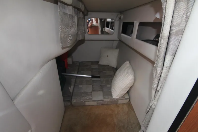 Slide: The Image of Crownline Boats 250 CR 2005 - 19