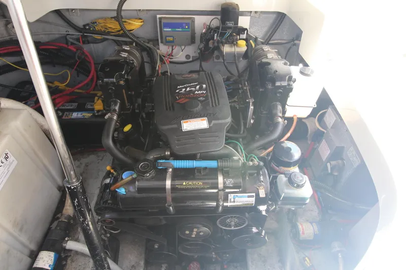 Slide: The Image of Crownline Boats 250 CR 2005 - 23