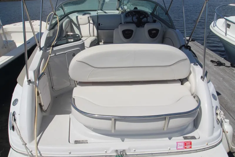 Slide: The Image of Crownline Boats 250 CR 2005 - 24