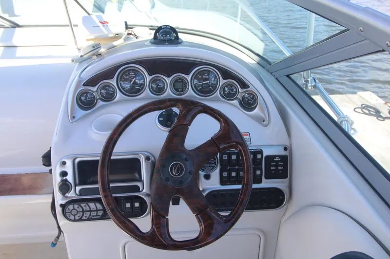 Slide: The Image of Crownline Boats 250 CR 2005 - 9