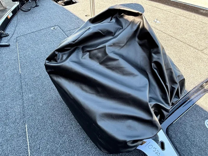 Slide: The Image of 2025 Ranger Z520R Garmin Ranger Cup boat with covered equipment on deck. - 10