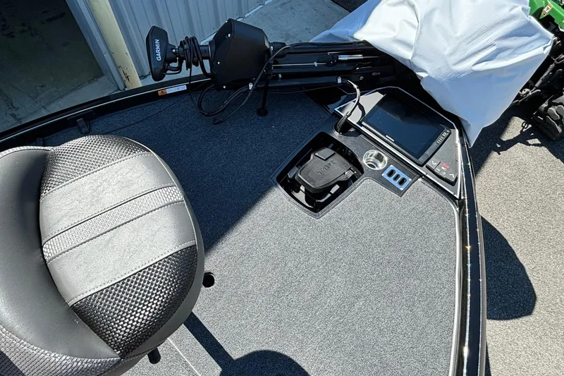 Slide: The Image of 2025 Ranger Z520R Garmin Ranger Cup boat interior with seat and control panel. - 6