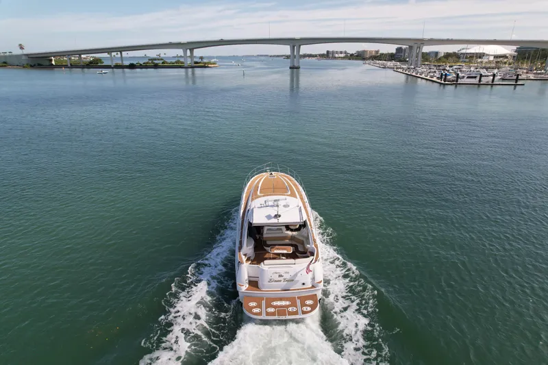Slide: The Image of Sea Ray 510 Sundancer 2001 cruising under a bridge on a sunny day. - 10