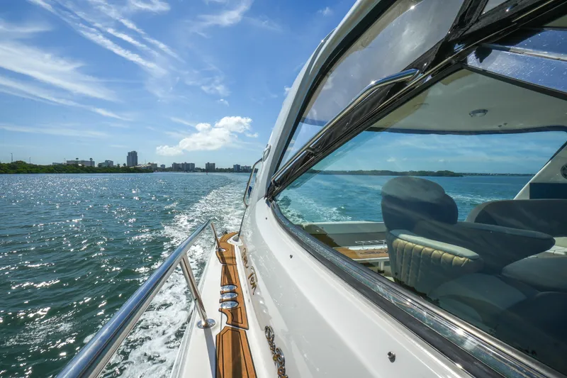 Slide: The Image of 2001 Sea Ray 510 Sundancer cruising on a sunny day, city skyline in background. - 31