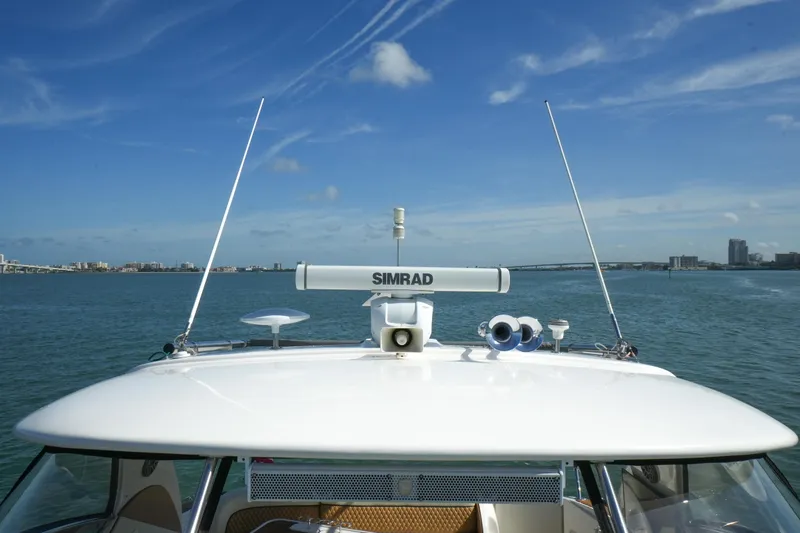Slide: The Image of 2001 Sea Ray 510 Sundancer yacht with Simrad radar on open water. - 34