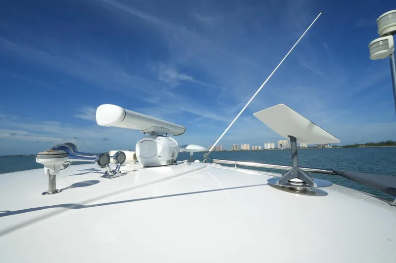 Slide: The Image of 2001 Sea Ray 510 Sundancer yacht deck with radar and antennas under clear blue sky. - 36