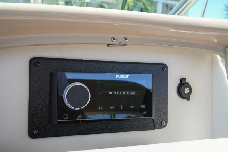 Slide: The Image of Fusion stereo system on 2001 Sea Ray 510 Sundancer yacht dashboard. - 39