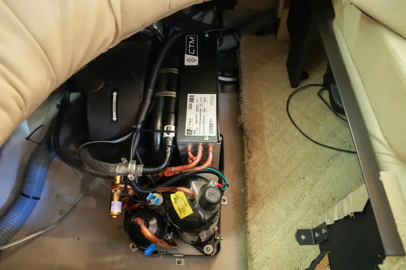 Slide: The Image of Sea Ray Sundancer 510 2001 - 75