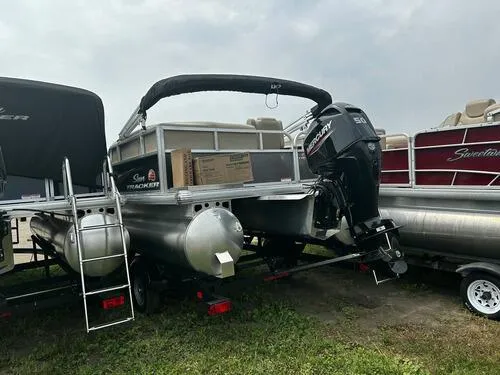 Slide: The Image of Sun Tracker Party Barge 16 DLX 2025 - 3