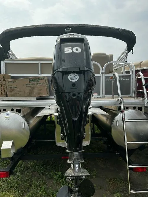 Slide: The Image of Sun Tracker Party Barge 16 DLX 2025 - 5