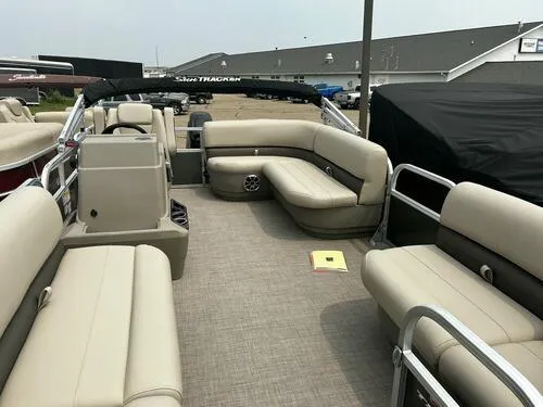 Slide: The Image of Sun Tracker Party Barge 16 DLX 2025 - 7