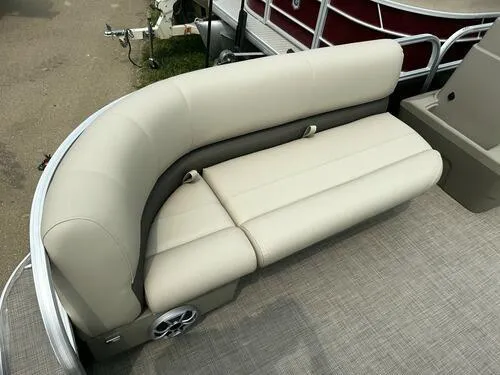 Slide: The Image of Sun Tracker Party Barge 16 DLX 2025 - 8