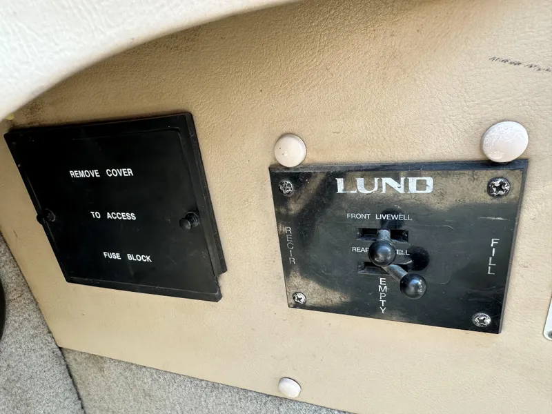 Slide: The Image of 1994 Lund 1850 Tyee boat control panel with fuse block and livewell switches. - 20