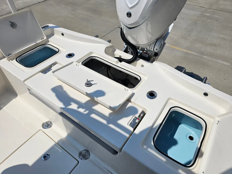 Slide: The Image of 2025 Avenger Boats AV26 - 10