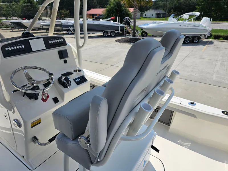 Slide: The Image of 2025 Avenger Boats AV26 - 12