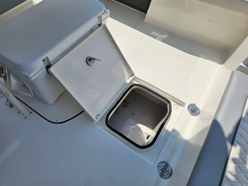 Slide: The Image of 2025 Avenger Boats AV26 - 14