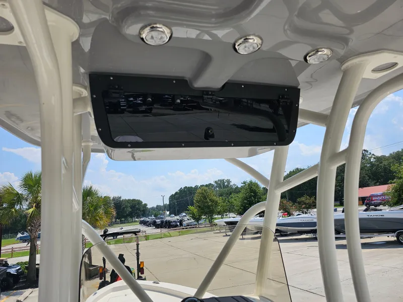 Slide: The Image of 2025 Avenger Boats AV26 - 18