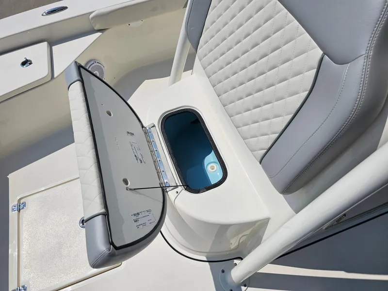 Slide: The Image of 2025 Avenger Boats AV26 - 23