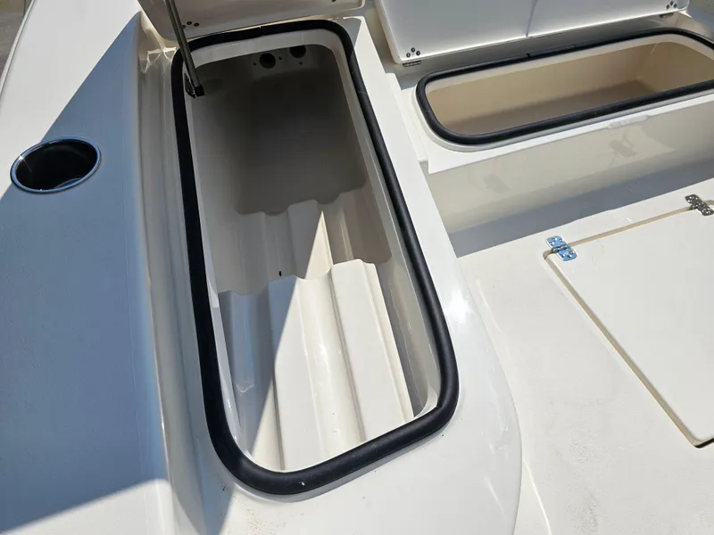 Slide: The Image of 2025 Avenger Boats AV26 - 26