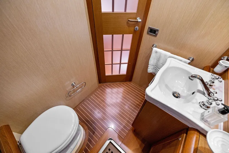 Slide: The Image of Mochi Craft Dolphin 74 2008 - 69