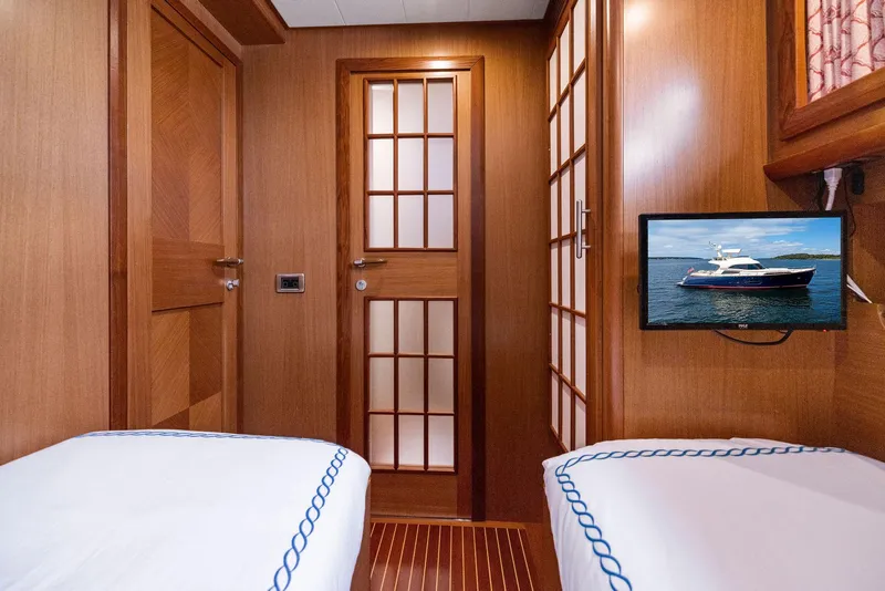 Slide: The Image of Mochi Craft Dolphin 74 2008 - 72