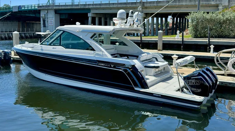 Slide: The Image of 38 Formula 380 Super Sport Crossover-Profile - 1