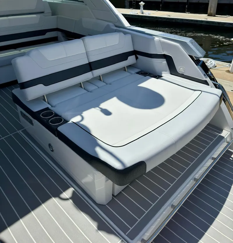 Slide: The Image of 38 Formula 380 Super Sport Crossover-Aft Seating - 10