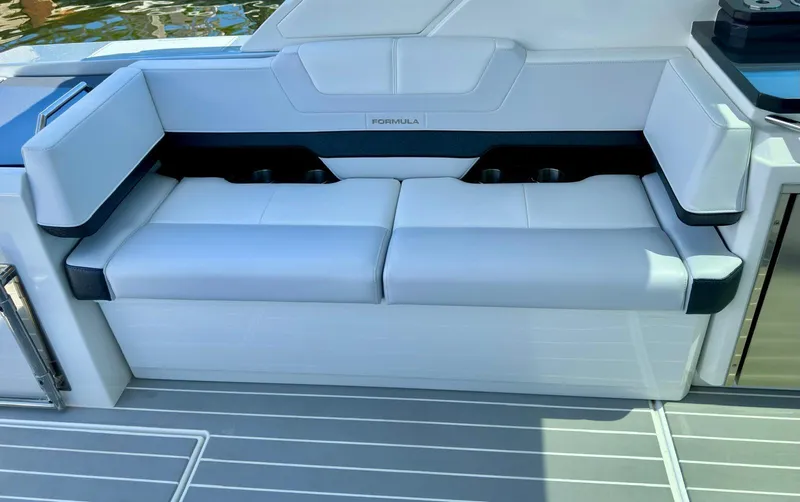 Slide: The Image of 38 Formula 380 Super Sport Crossover-Seating - 11