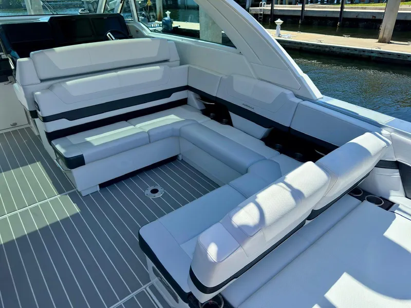 Slide: The Image of 38 Formula 380 Super Sport Crossover-Seating - 12