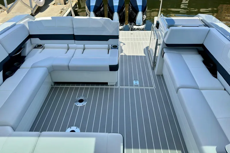 Slide: The Image of 38 Formula 380 Super Sport Crossover-Seating - 13