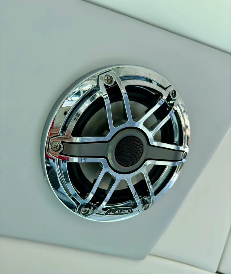 Slide: The Image of 38 Formula 380 Super Sport Crossover-Features - 17