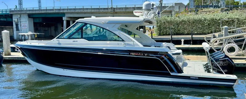 Slide: The Image of 38 Formula 380 Super Sport Crossover-Profile - 2