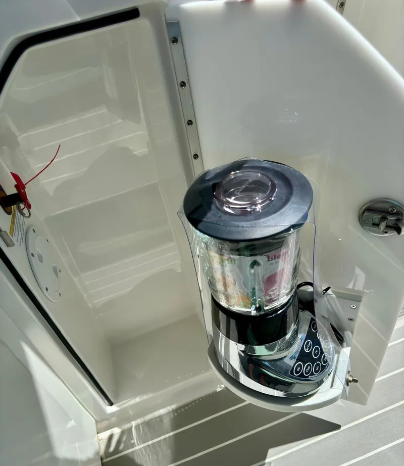 Slide: The Image of 38 Formula 380 Super Sport Crossover-Features - 20