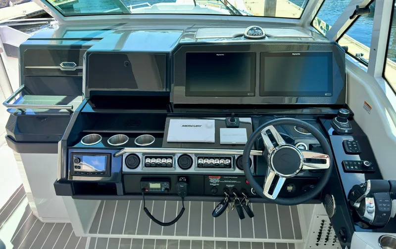 Slide: The Image of 38 Formula 380 Super Sport Crossover-Helm - 21