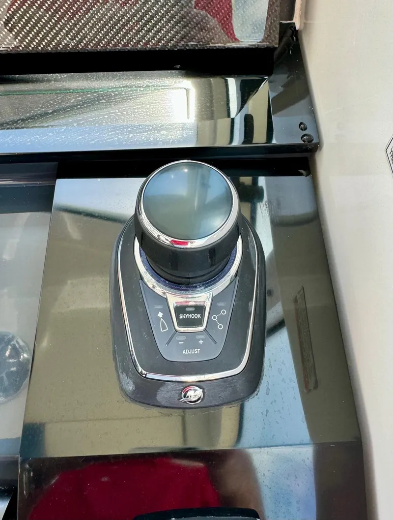 Slide: The Image of 38 Formula 380 Super Sport Crossover-Helm - 22