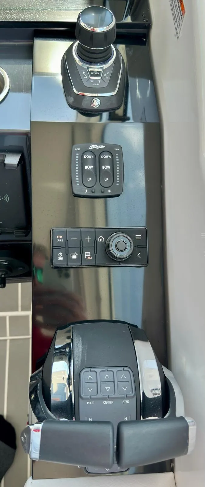 Slide: The Image of 38 Formula 380 Super Sport Crossover-Helm - 23