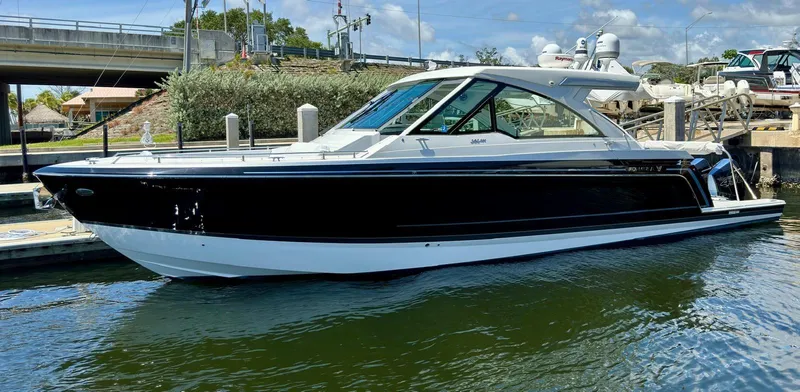 Slide: The Image of 38 Formula 380 Super Sport Crossover-Profile - 3