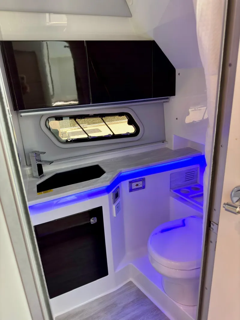 Slide: The Image of 38 Formula 380 Super Sport Crossover-Head - 43