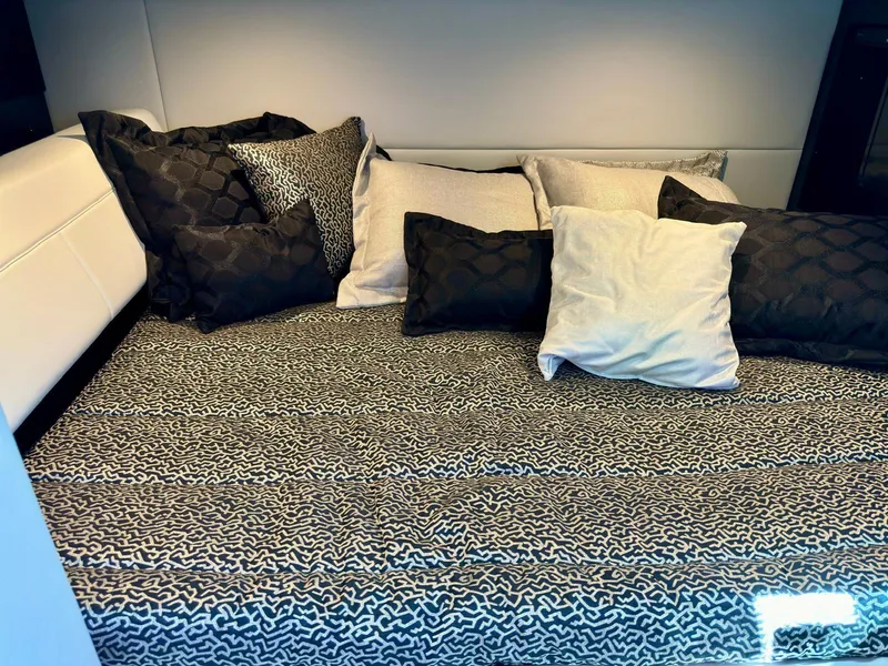 Slide: The Image of 38 Formula 380 Super Sport Crossover-Cabin - 45