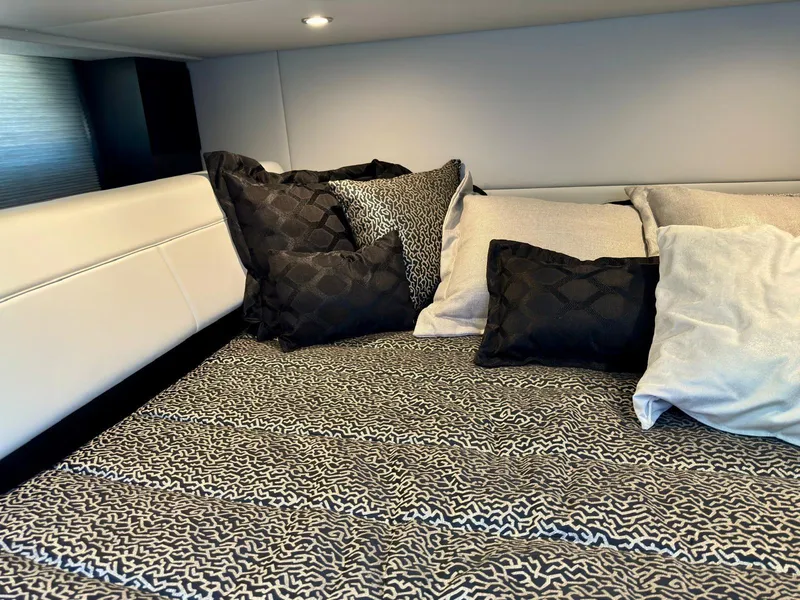 Slide: The Image of 38 Formula 380 Super Sport Crossover-Cabin - 46