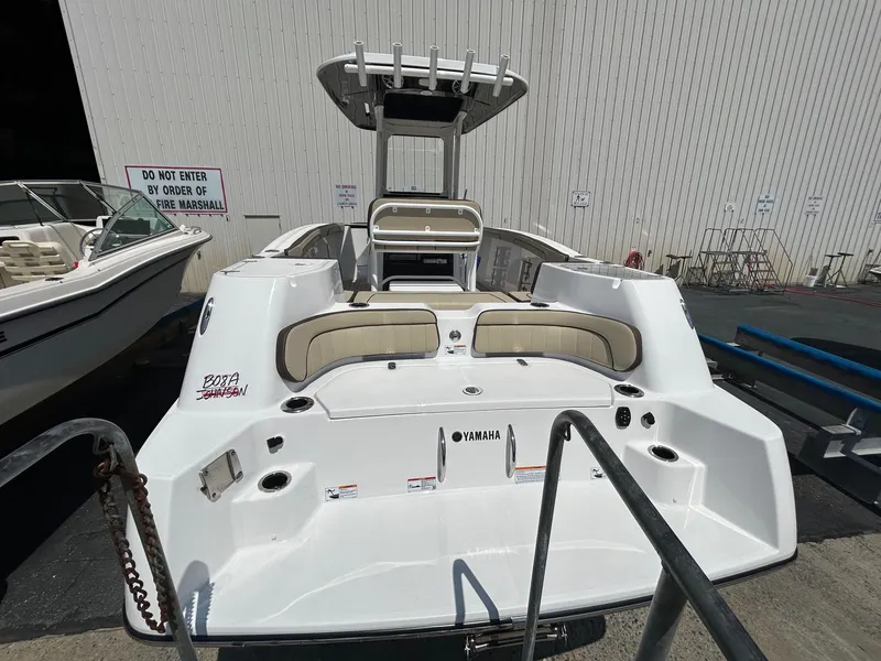 Slide: The Image of 2024 Yamaha Boats 252 FSH Sport, white exterior, docked, rear view. - 3