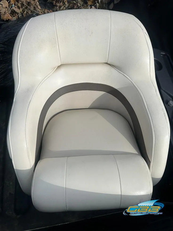 Slide: The Image of 2007 SouthWind 210 SD boat seat, white upholstery, top view. - 13