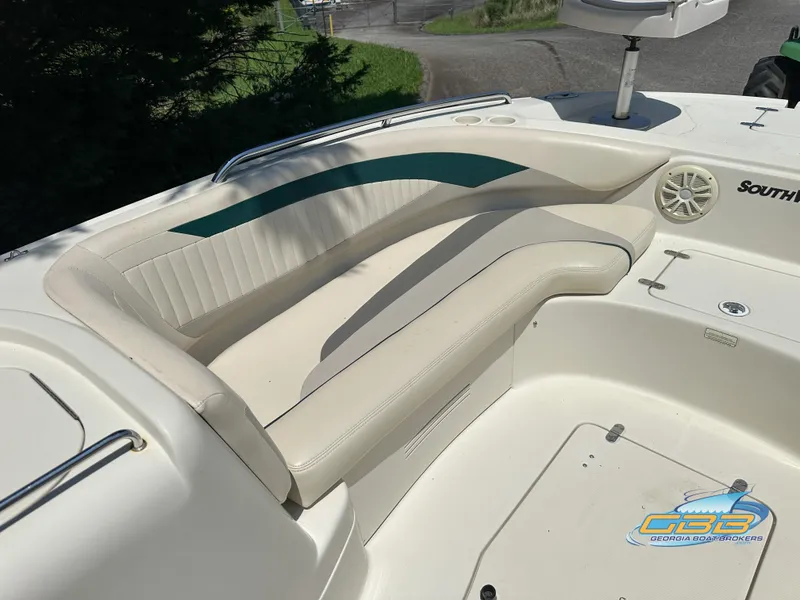Slide: The Image of 2007 SouthWind 210 SD boat interior with beige seating and green accent. - 17