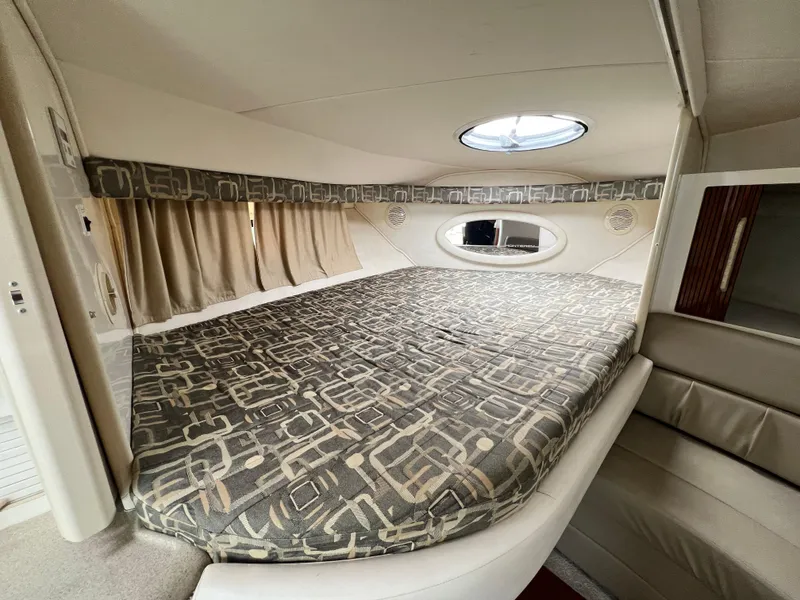 Slide: The Image of Monterey 322 Monterey 2000 - 35