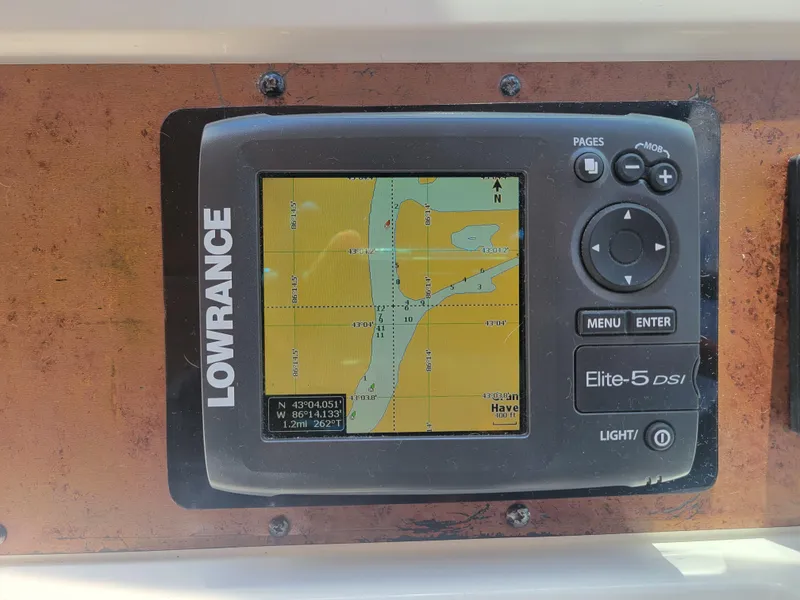 Slide: The Image of Sea Ray 400 Express Cruiser 1996 - 10