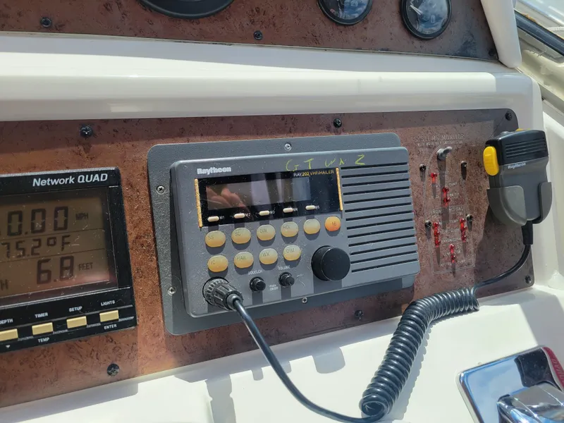 Slide: The Image of Sea Ray 400 Express Cruiser 1996 - 11