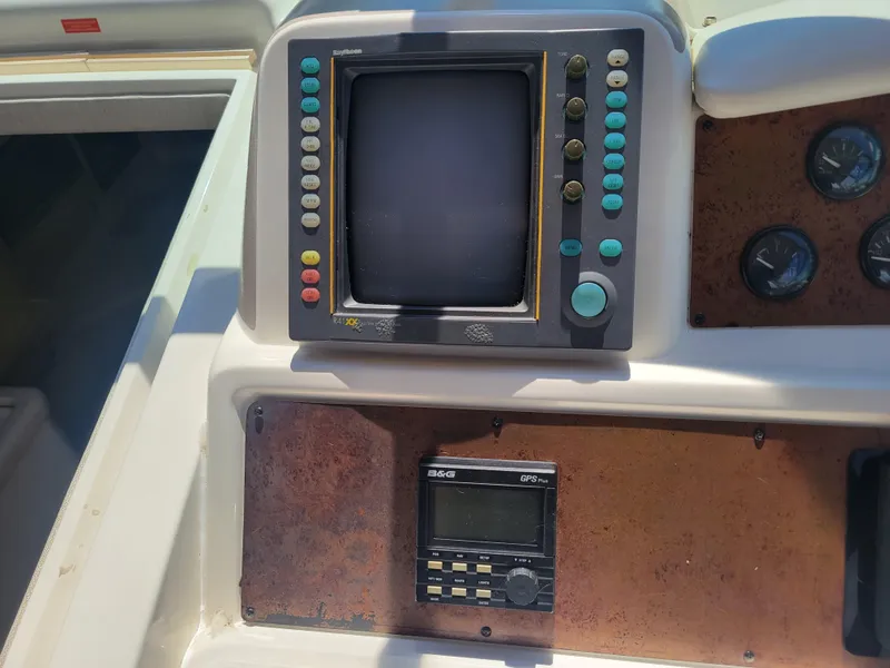 Slide: The Image of Sea Ray 400 Express Cruiser 1996 - 12