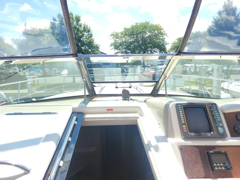 Slide: The Image of Sea Ray 400 Express Cruiser 1996 - 18