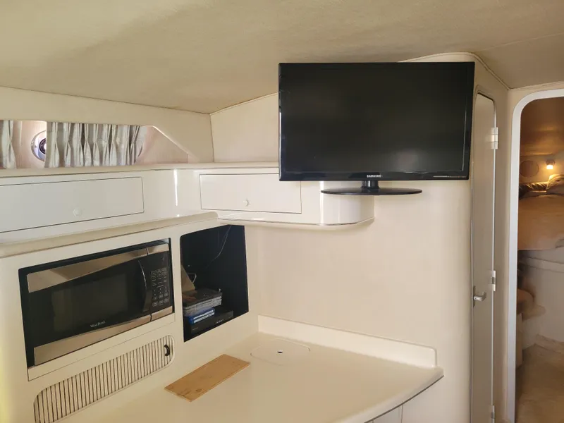 Slide: The Image of Sea Ray 400 Express Cruiser 1996 - 22